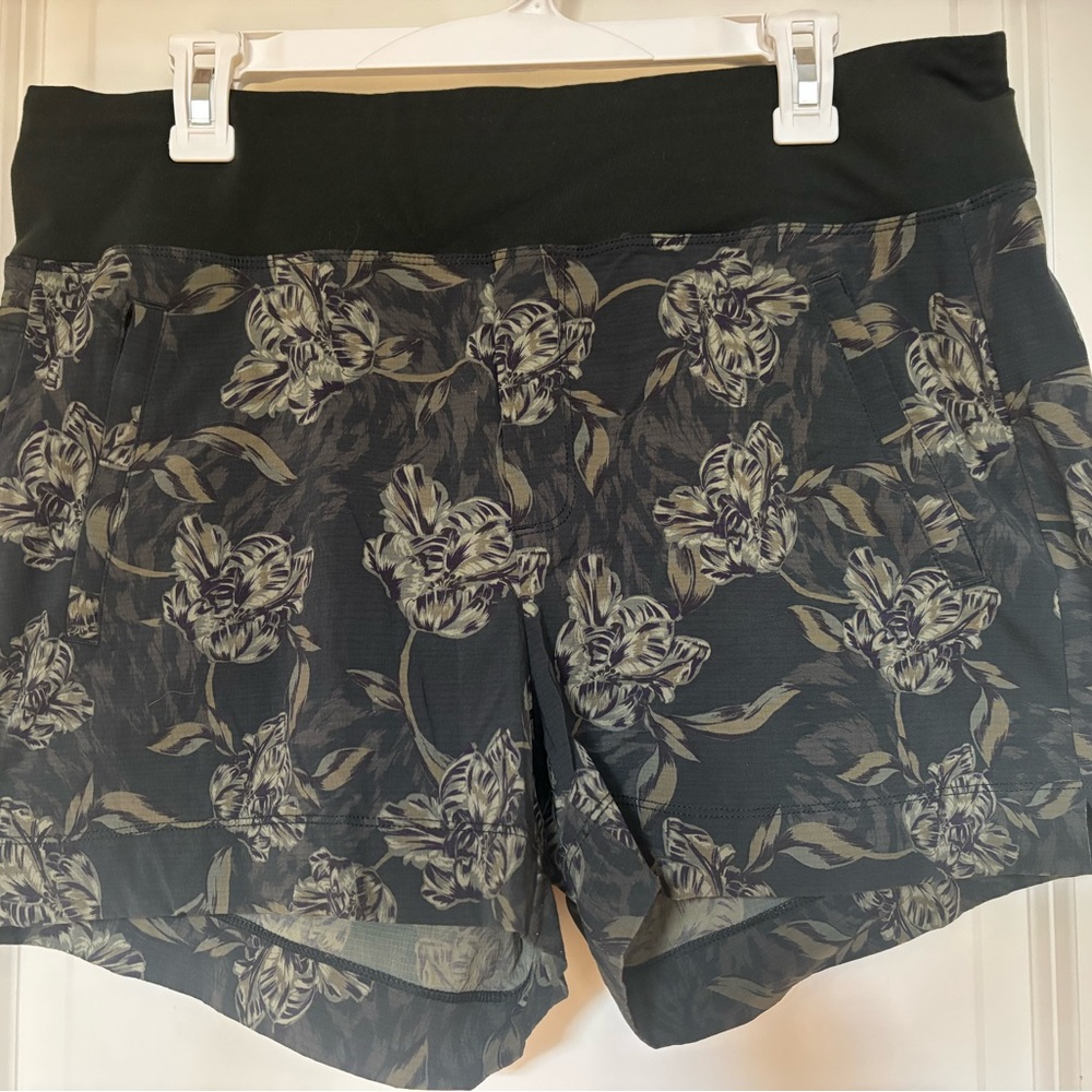 Athleta Trekkie North Printed Athletic Shorts